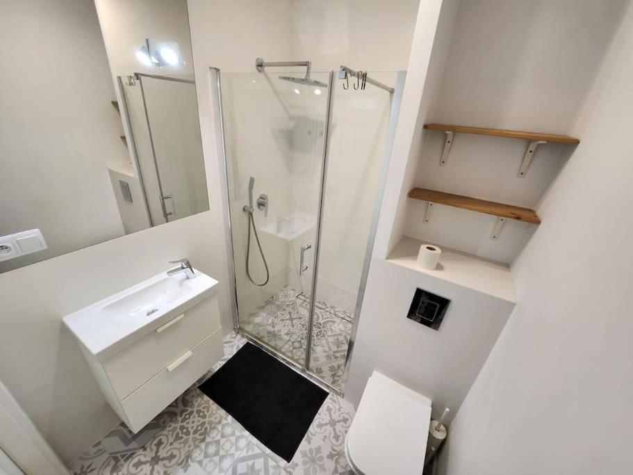 Apartstars - Powstancow #32 With Terrace *
