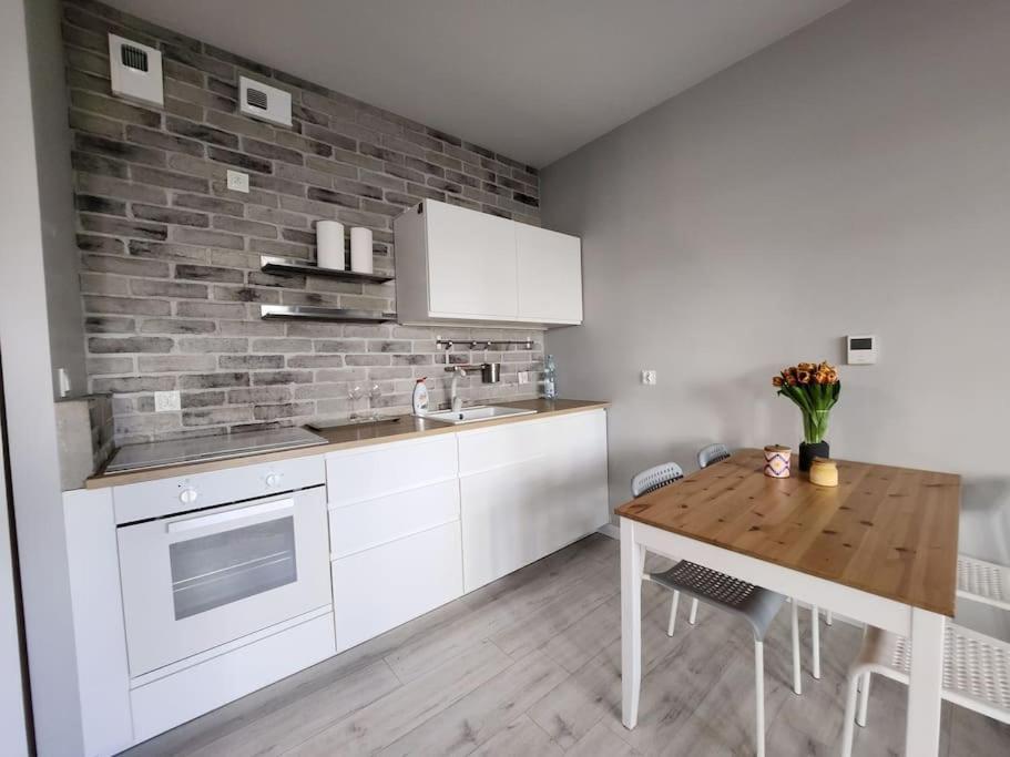 Apartstars - Powstancow #32 With Terrace Apartment